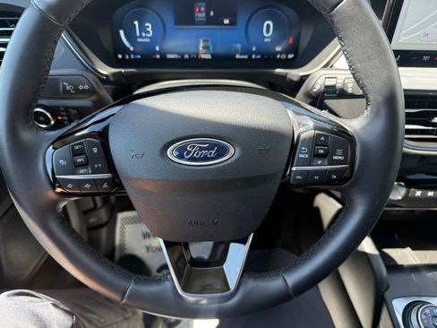 Used 2024 Ford Escape Platinum AWD/4WD image 29