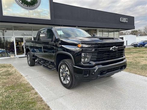 Used 2024 Chevrolet Silverado 2500 Custom w/ Custom Value Package image 1
