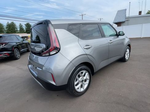 Used 2023 Kia Soul LX w/ LX Technology Package FWD image 8