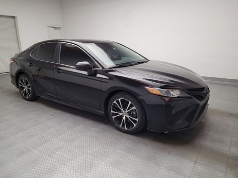 Used 2020 Toyota Camry SE w/ Carpet Mat Package image 11