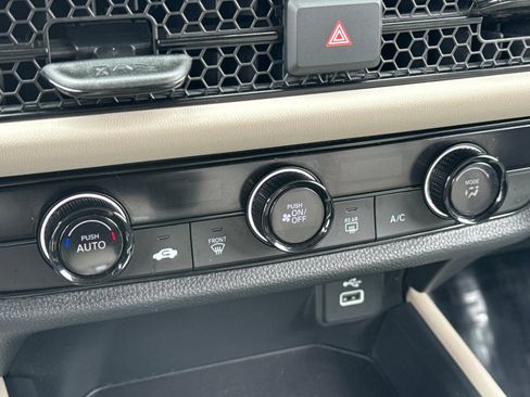 Used 2025 Honda HR-V LX image 18