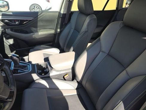 Used 2025 Subaru Outback Onyx Edition image 9