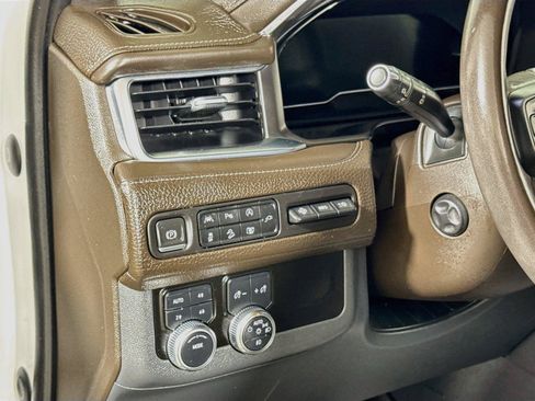 Used 2022 GMC Yukon XL Denali AWD/4WD image 8