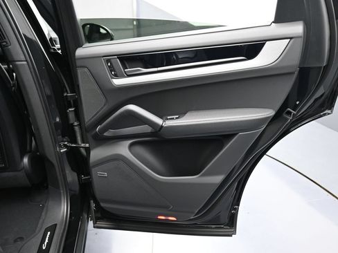 Certified 2025 Porsche Cayenne E-Hybrid Coupe AWD/4WD image 26
