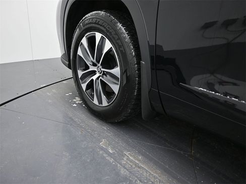 Used 2022 Toyota Highlander XLE image 12