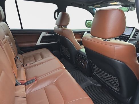 Used 2021 Toyota Land Cruiser image 11