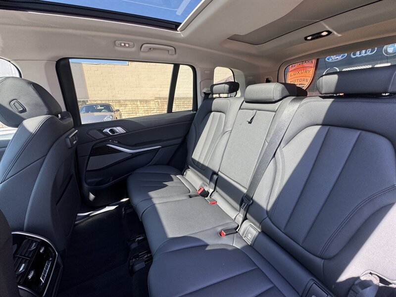 Used 2020 BMW X7 xDrive40i w/ Premium Package AWD/4WD image 30