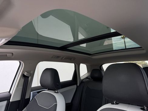 Used 2025 Volkswagen Taos SE image 26