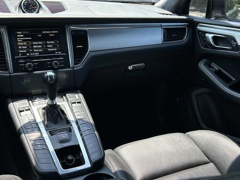 Used 2015 Porsche Macan Turbo AWD/4WD image 27