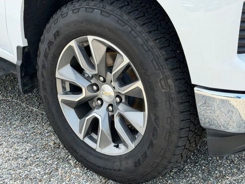 Used 2025 Chevrolet Silverado 1500 LT w/ Leather Package AWD/4WD image 9