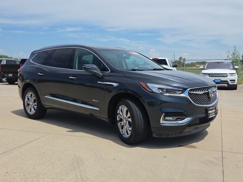 Used 2019 Buick Enclave Avenir w/ Avenir Technology Package FWD image 3