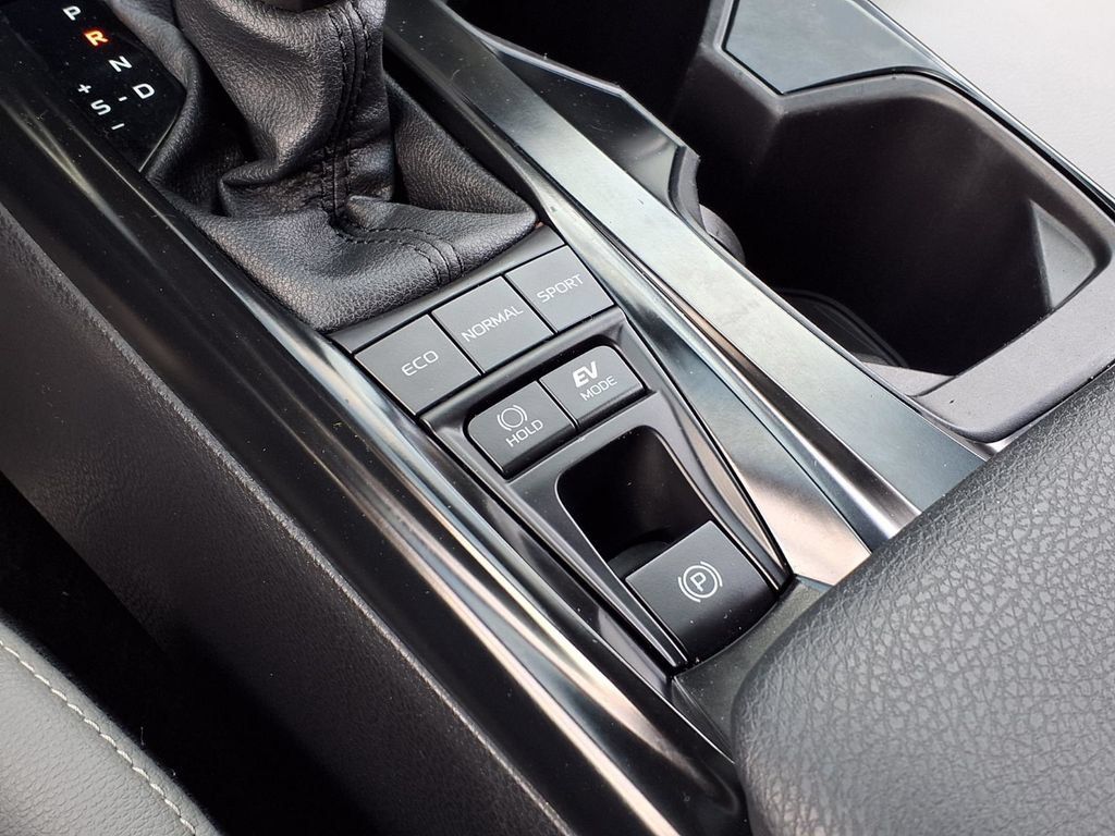 Used 2025 Toyota Camry SE w/ Convenience Package FWD image 19