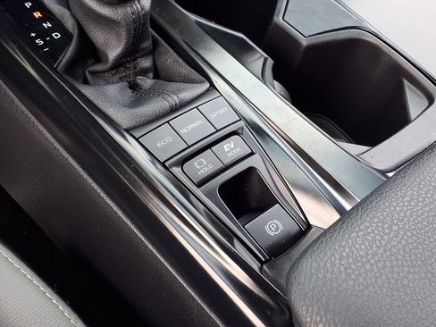 Used 2025 Toyota Camry SE w/ Convenience Package FWD image 19