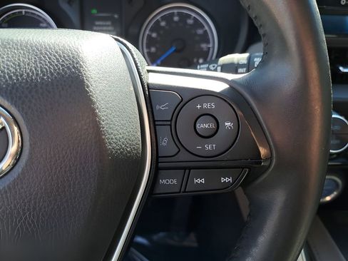 Used 2022 Toyota Venza LE image 20