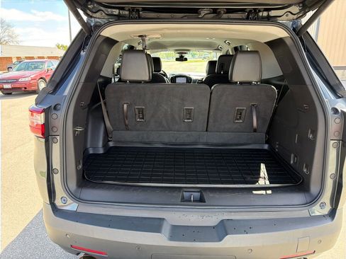 Used 2018 Chevrolet Traverse LT FWD image 21