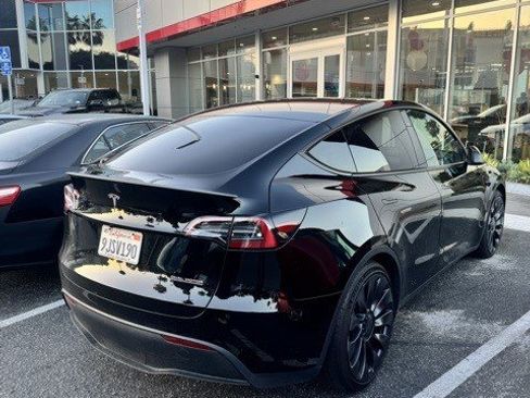 Used 2023 Tesla Model Y Performance image 3