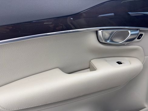 Used 2019 Volvo XC90 T5 Momentum w/ Multimedia Package image 38