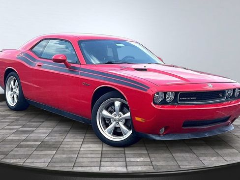 Used 2010 Dodge Challenger R/T RWD image 10