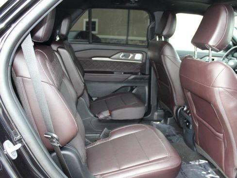 Used 2025 Ford Explorer Platinum w/ LUX Leather Package AWD/4WD image 75