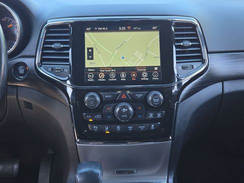 Used 2022 Jeep Grand Cherokee Laredo X image 17