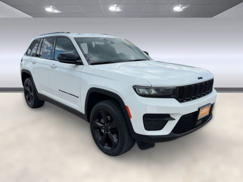 Certified 2022 Jeep Grand Cherokee Altitude image 7