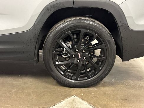 Used 2023 GMC Terrain SLE w/ Driver Convenience Package FWD image 14