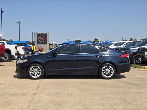 Used 2020 Ford Fusion SE FWD image 3