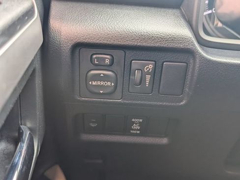 Used 2018 Toyota 4Runner SR5 AWD/4WD image 28