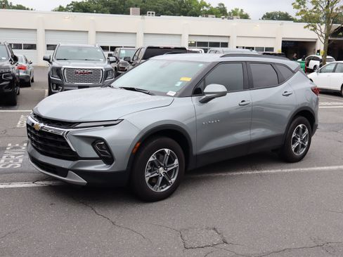 Used 2025 Chevrolet Blazer LT w/ Convenience Package FWD image 5