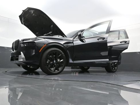 Used 2025 BMW X7 xDrive40i w/ Premium Package image 41