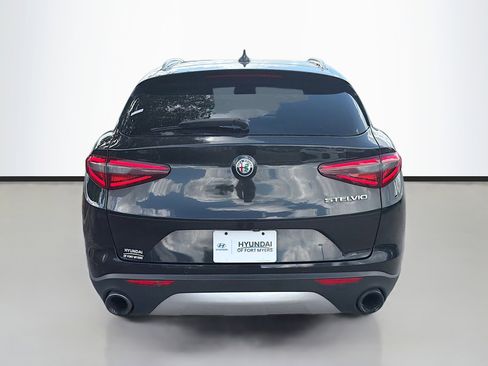Used 2020 Alfa Romeo Stelvio image 4