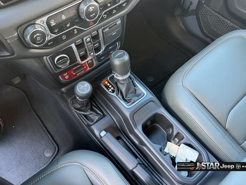 Used 2025 Jeep Gladiator Mojave AWD/4WD image 24