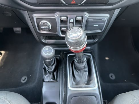 Used 2018 Jeep Wrangler Unlimited Sport S AWD/4WD image 19
