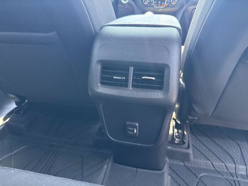 Used 2020 Chevrolet Equinox LT FWD image 20