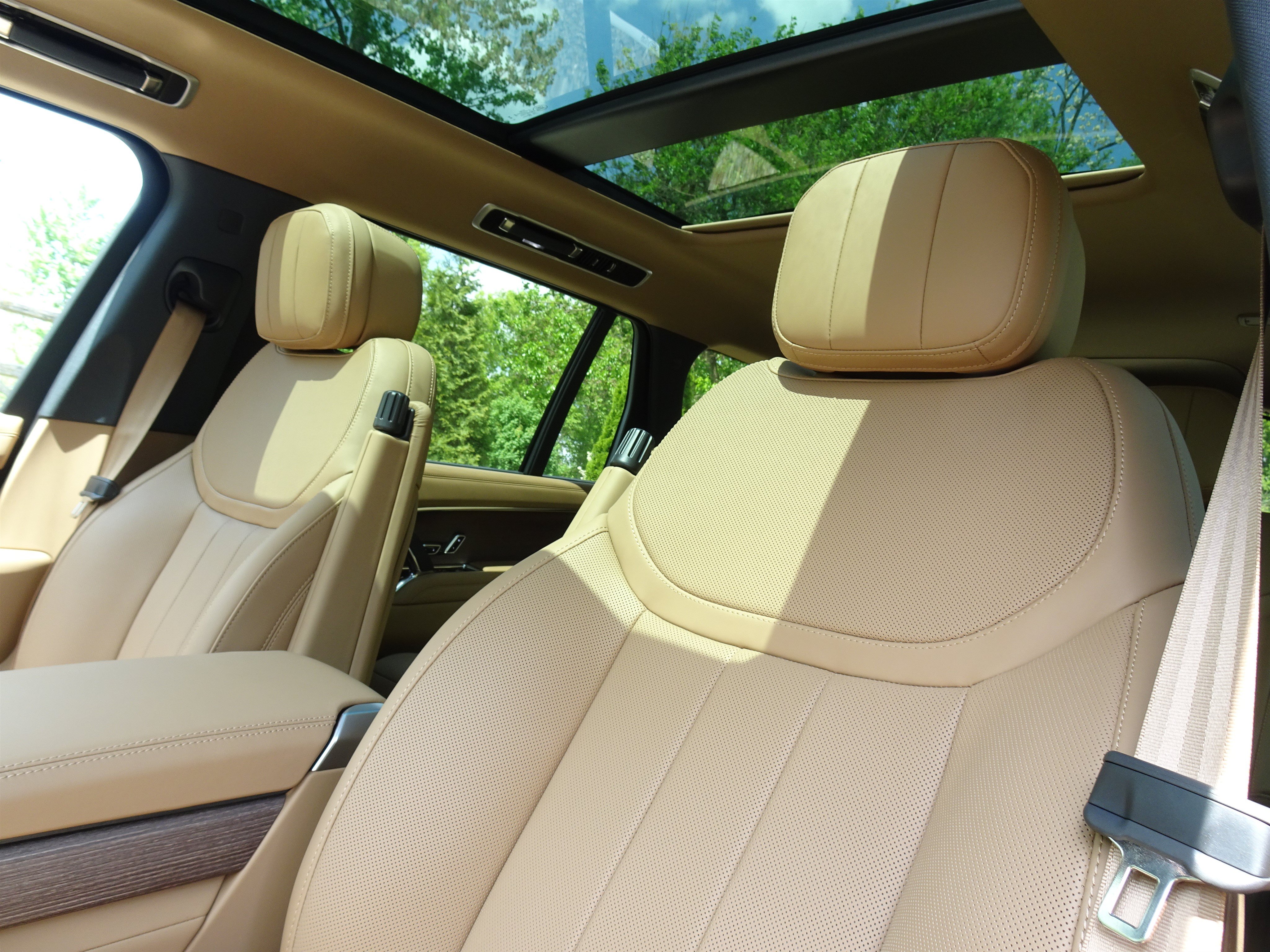 New 2026 Land Rover Range Rover Long Wheelbase SE AWD/4WD image 16