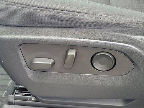 Used 2022 Chevrolet Silverado 1500 Custom image 17