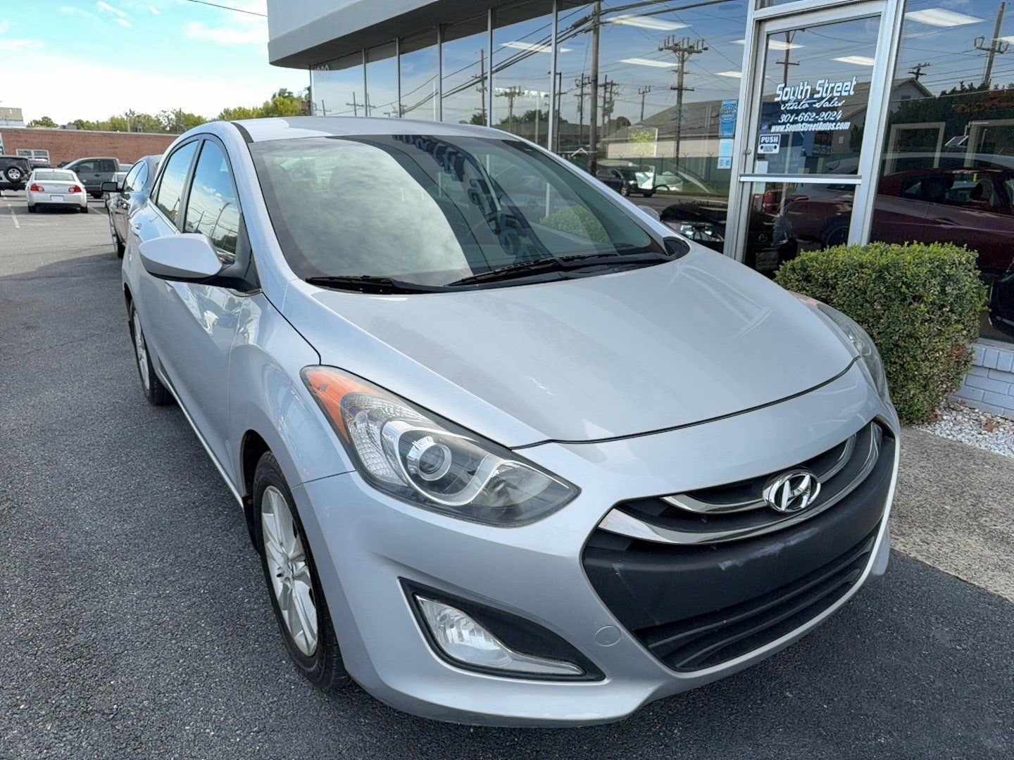 Used 2013 Hyundai Elantra GT FWD image 2