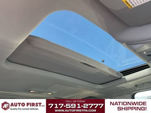 Used 2018 Cadillac Escalade ESV Luxury AWD/4WD image 21