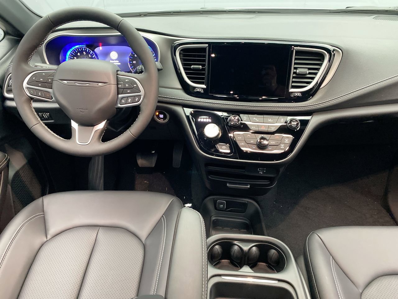 New 2027 Chrysler Pacifica Select w/ Family Tech Group FWD image 15