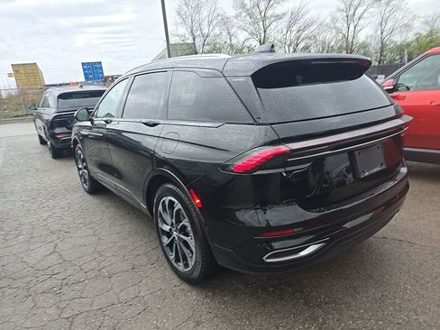 Used 2025 Lincoln Nautilus Reserve image 3