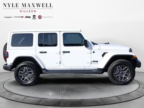New 2026 Jeep Wrangler Unlimited Sahara AWD/4WD image 17