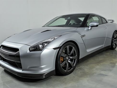 Used 2009 Nissan GT-R Premium AWD/4WD image 5