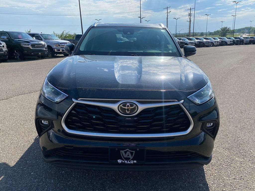 Used 2021 Toyota Highlander XLE AWD/4WD image 28