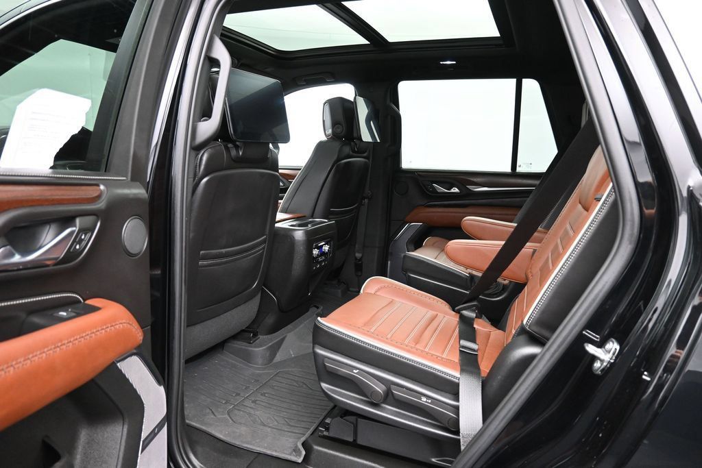 Used 2023 GMC Yukon Denali Ultimate w/ LPO, Floor Liner Package AWD/4WD image 24