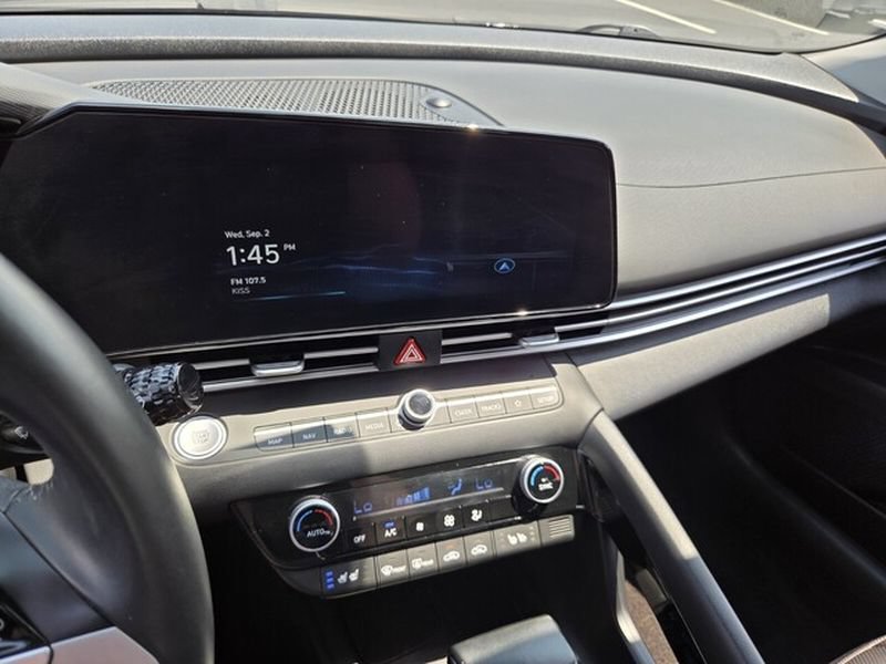 Used 2025 Hyundai Elantra Limited FWD image 30