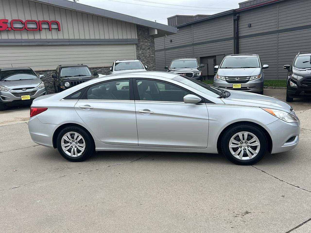 Used 2013 Hyundai Sonata GLS FWD image 2