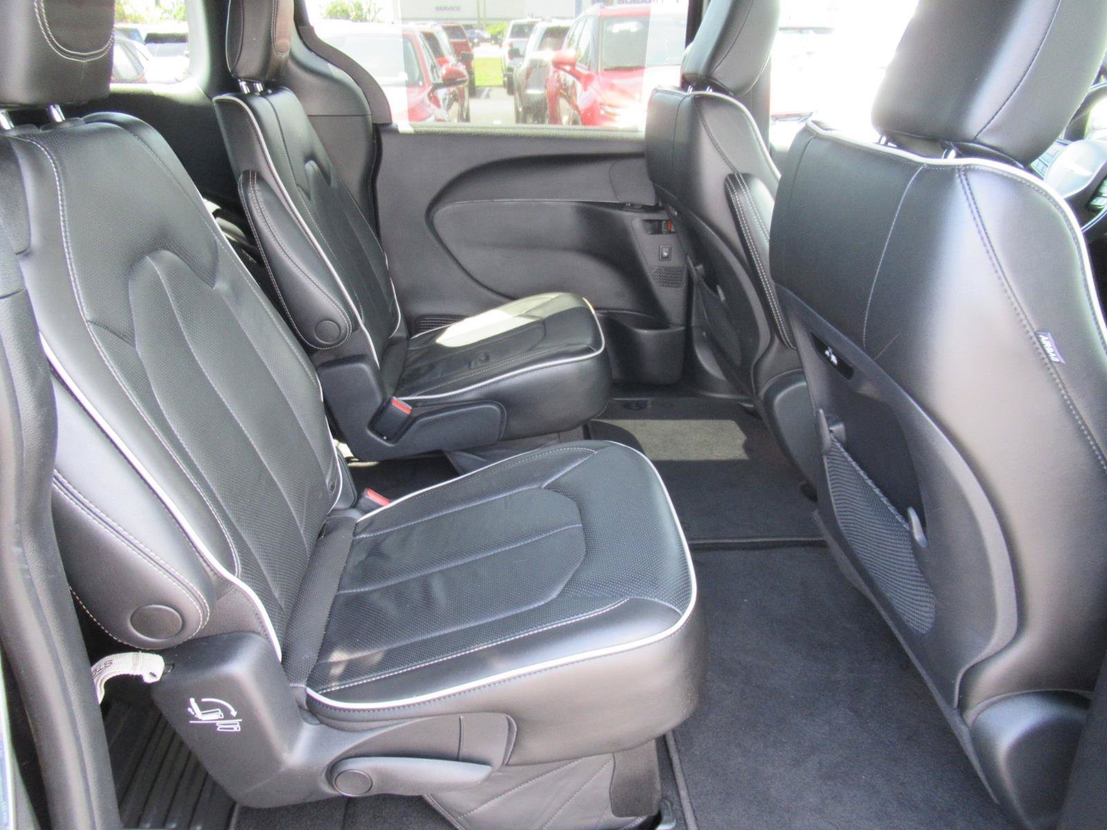 Used 2022 Chrysler Pacifica Limited w/ S Appearance Package FWD image 35