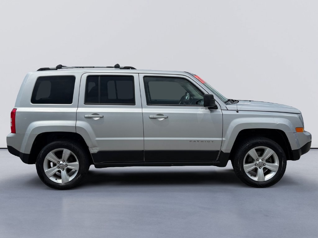 Used 2014 Jeep Patriot Limited w/ Sun/Sound Group AWD/4WD image 2