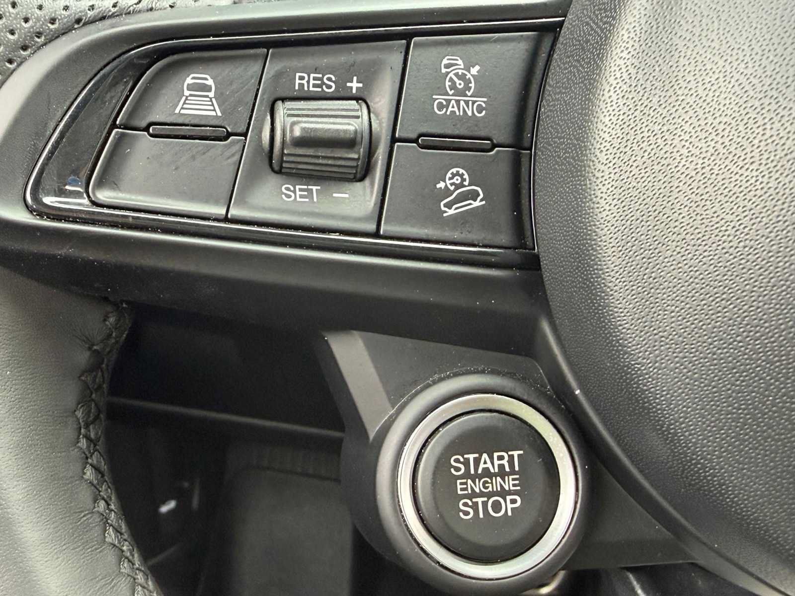 Used 2022 Alfa Romeo Stelvio Ti AWD/4WD image 16