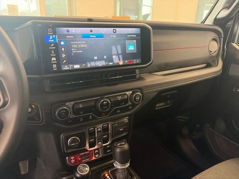 Used 2024 Jeep Wrangler Unlimited Rubicon image 42